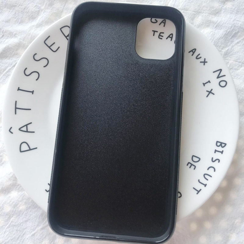 Etui na telefon Betsy Ann Wilt – Phone Cases London recenzja i cena